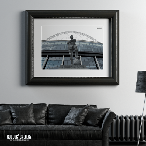 Bobby Moore England captain Wembley Stadium Statue World Cup 1966 winner legend West Ham Fulham A1 art print